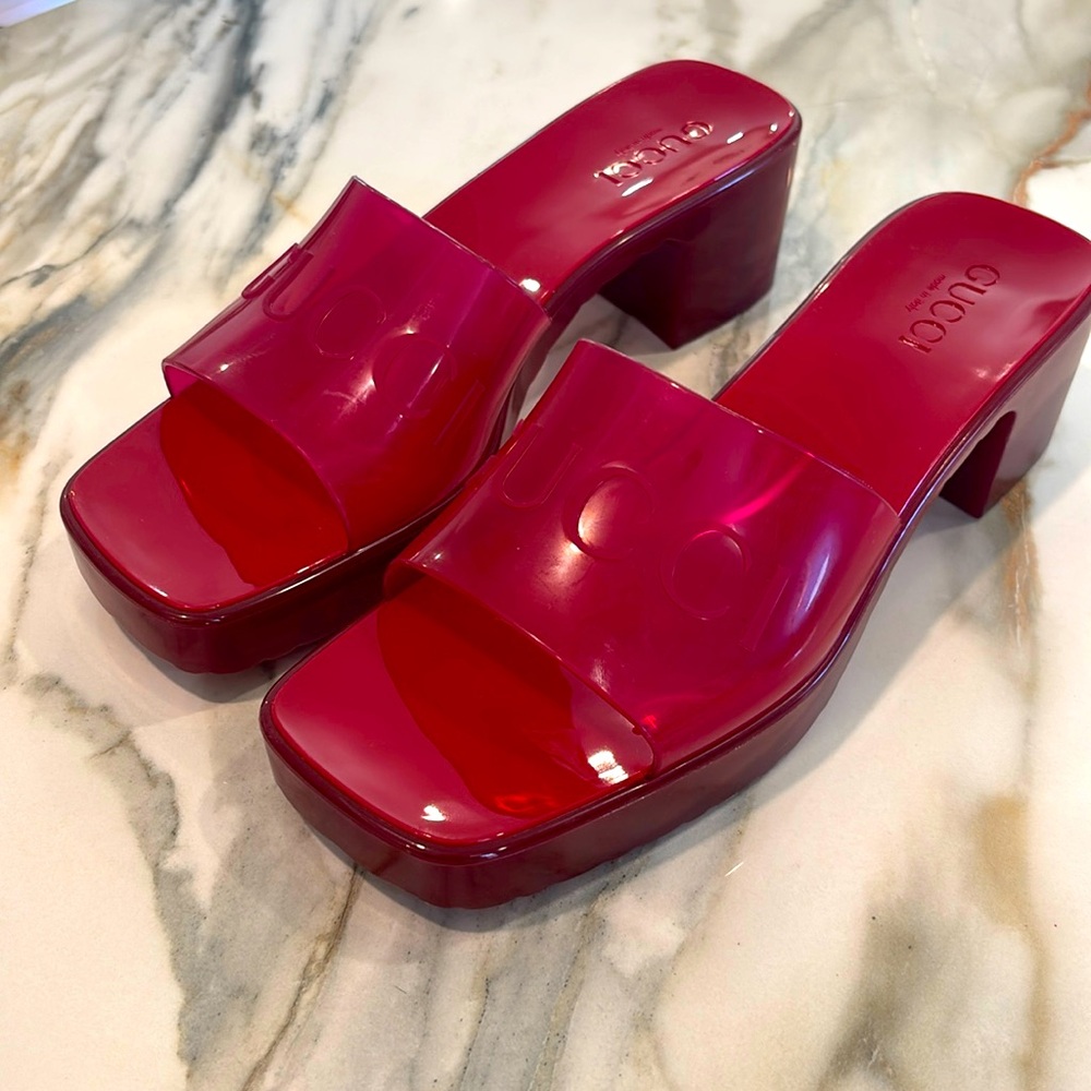 Gucci rubber mule in fushia size 40